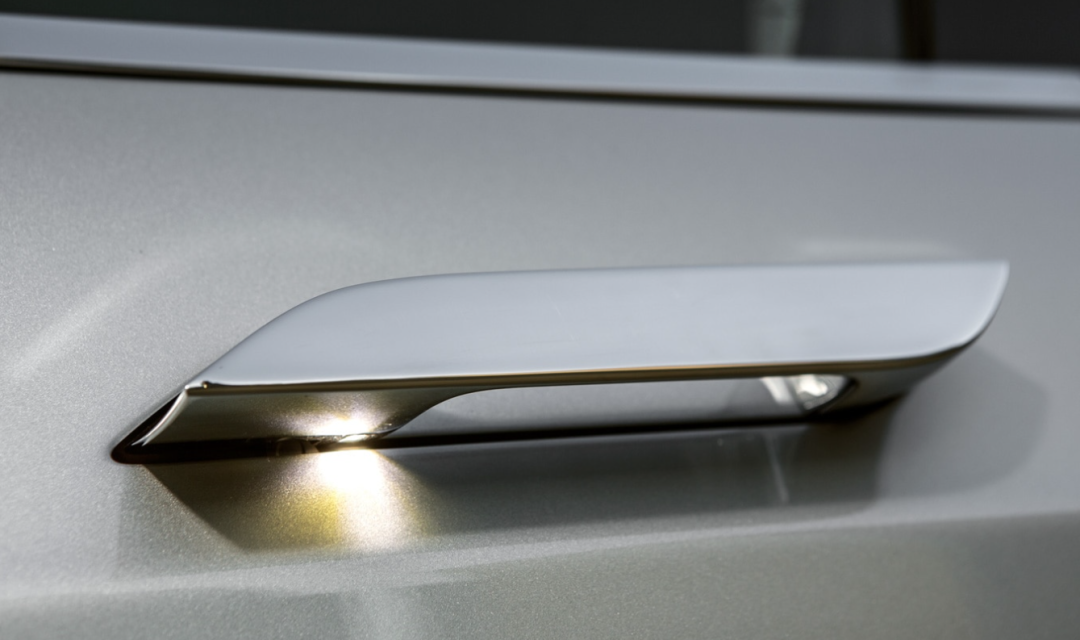 惊呆民警，偷车贼现场演示3秒开车门，比车主自己开门还快