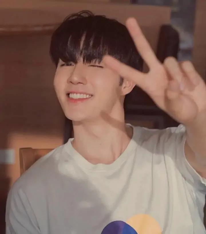 不能错过的浓颜系帅哥-李海海