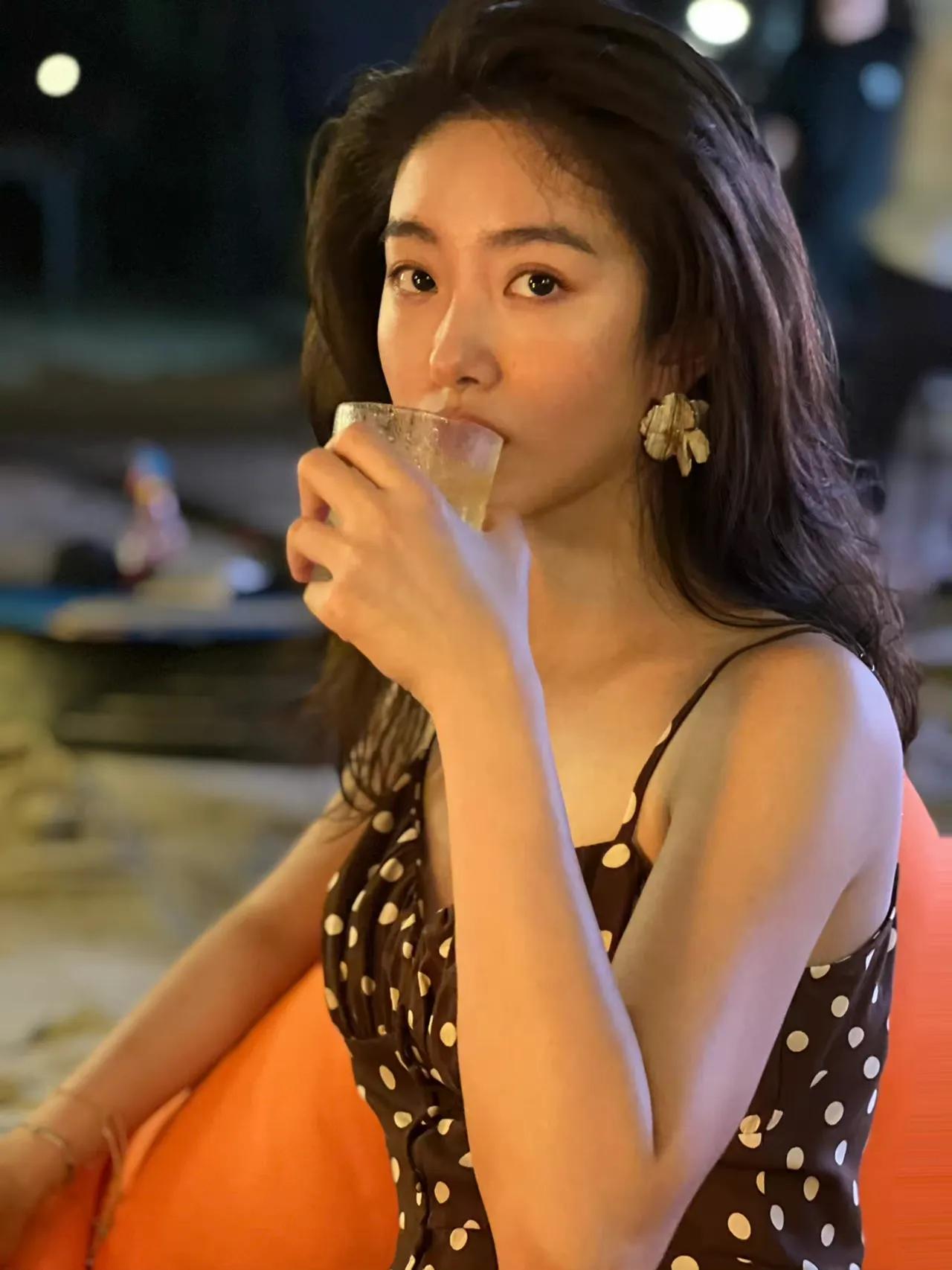 杨釆钰这小酒窝真迷人