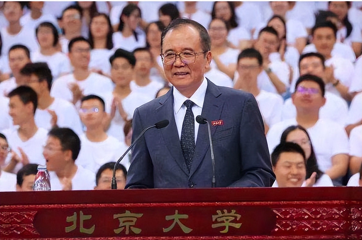 大学副教授晒出年收入，金额引发热议，怪不得教师行业竞争激烈