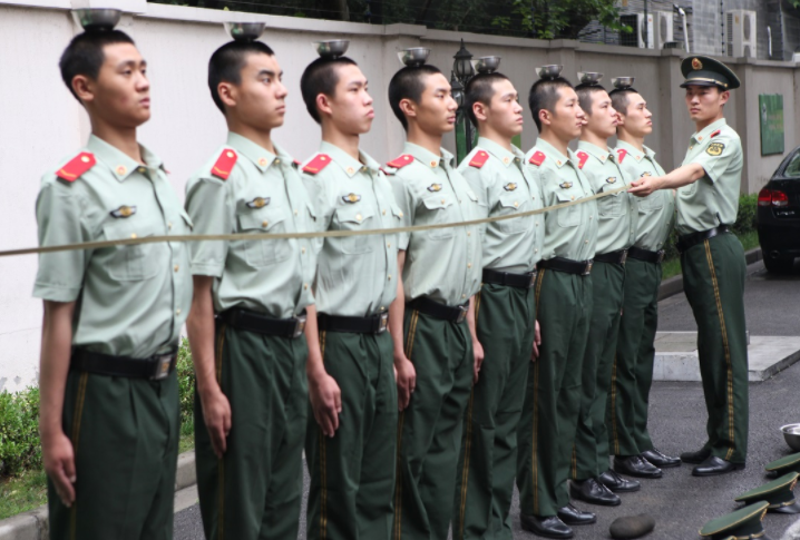 大学生退伍后给多少钱（大学生当兵2年后）