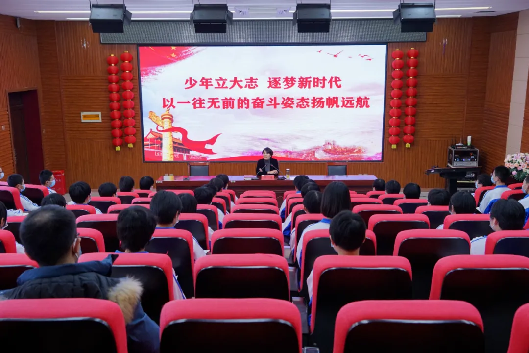 丛台区区长刘丹深入永安中学为学校师生讲授思政课