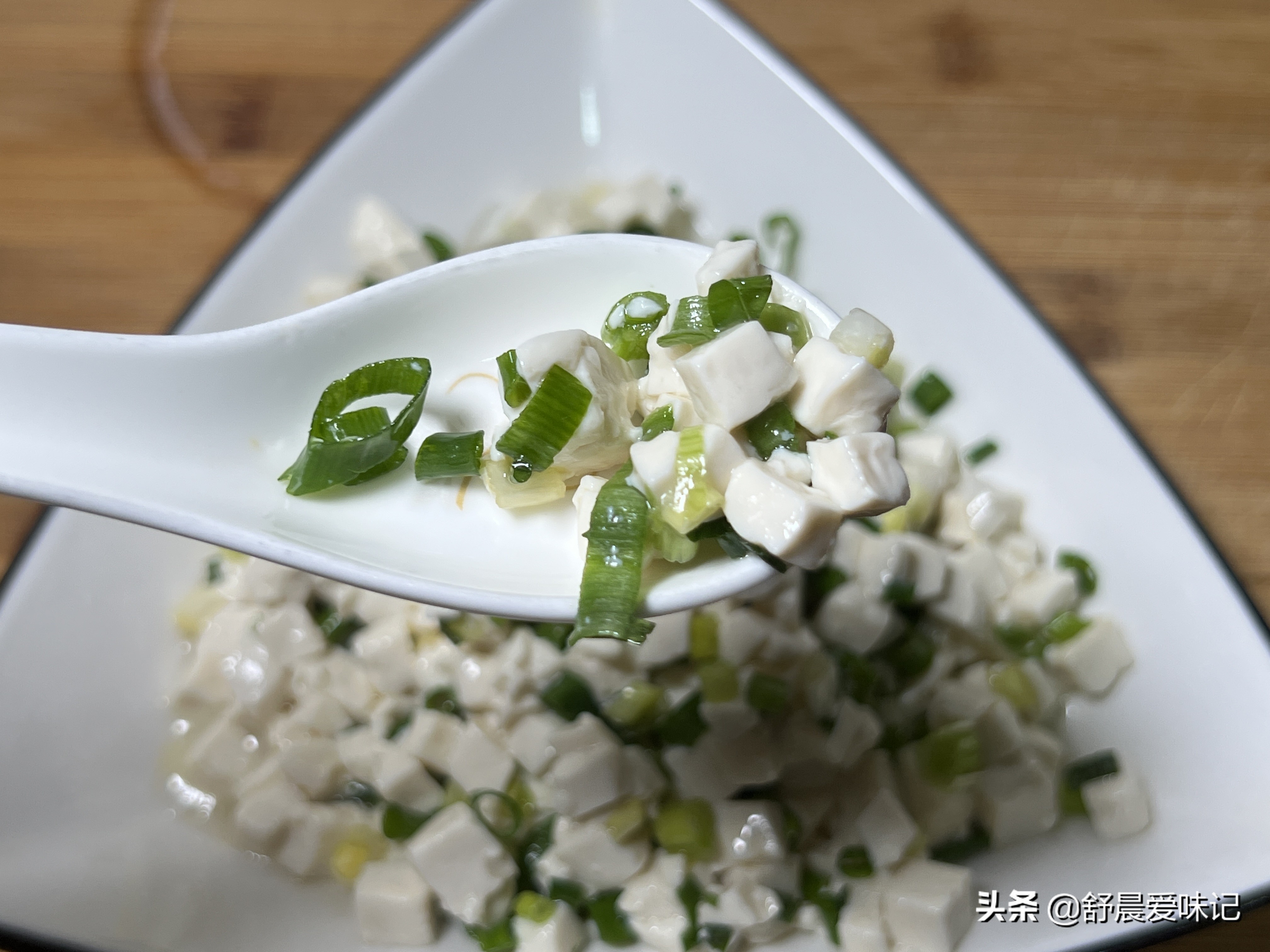 小葱拌豆腐怎么做（这样做的豆腐入口嫩滑）