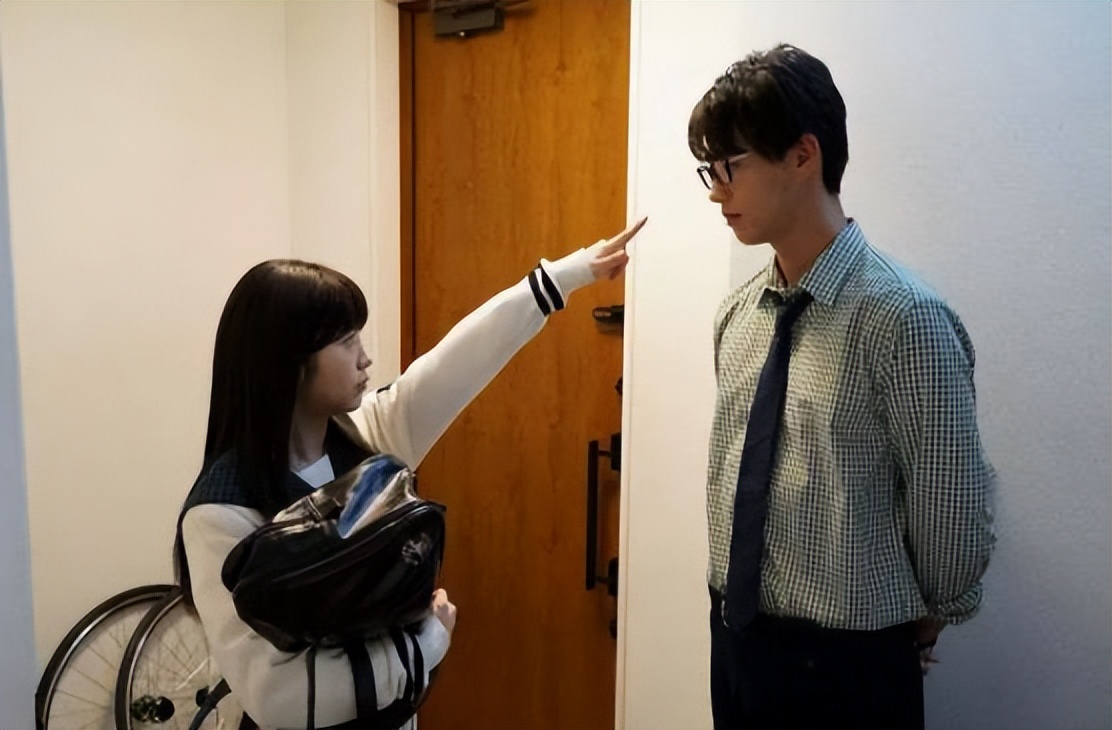 “我单身，交往多个又怎样”，高校教授与多名学生交往，校方回应