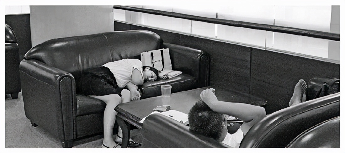 武大女生发长文怒斥占座乱象，堪称讽刺文学大师，“学姐”认怂