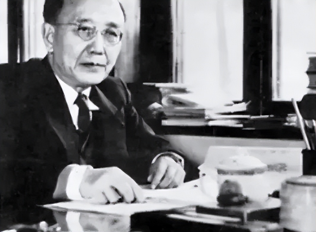 泰山上“䖝二”两字，日本专家研究了十年，郭沫若一笑破解谜底