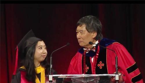 杨舒平：为拿绿卡背弃祖国，夸美国诋毁中国，如今在家啃老