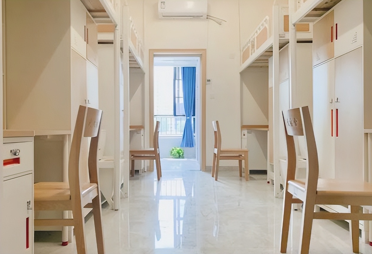 国内大学宿舍都长啥样？厦大不愧为“海景房”，吹着晚风看星星