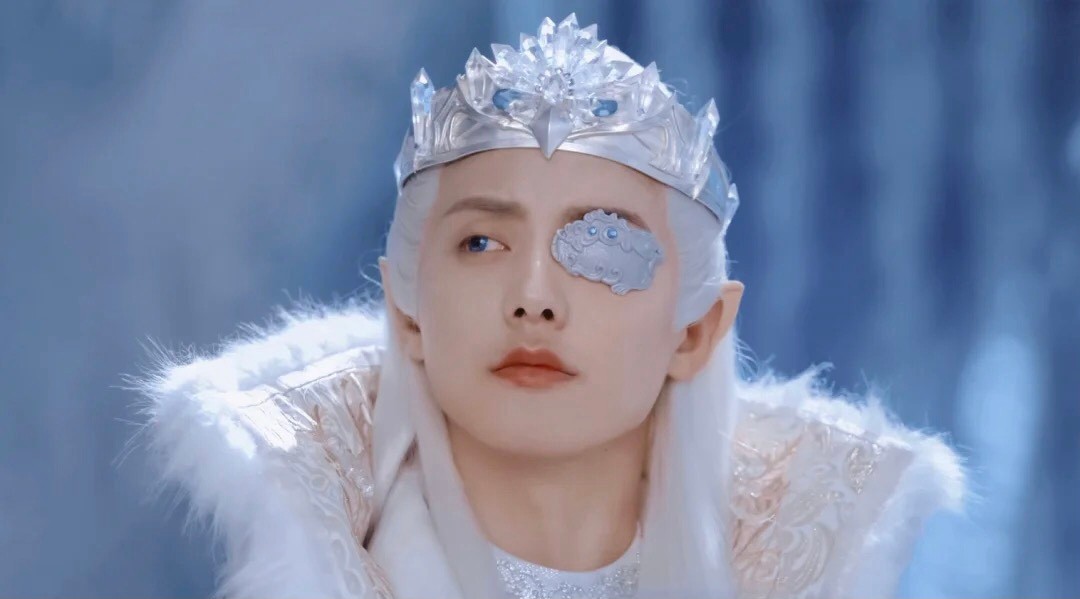 同样是演“白发美男”，有人一眼万年，有人像顶了一头枯草