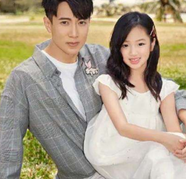 吴尊女儿华丽蜕变，亭亭玉立气质极佳，当公主养却没公主病