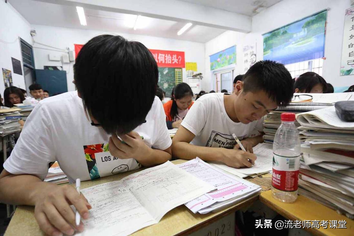 高考英语试题难吗？是否该降低分值？其实提高词汇量就能考高分