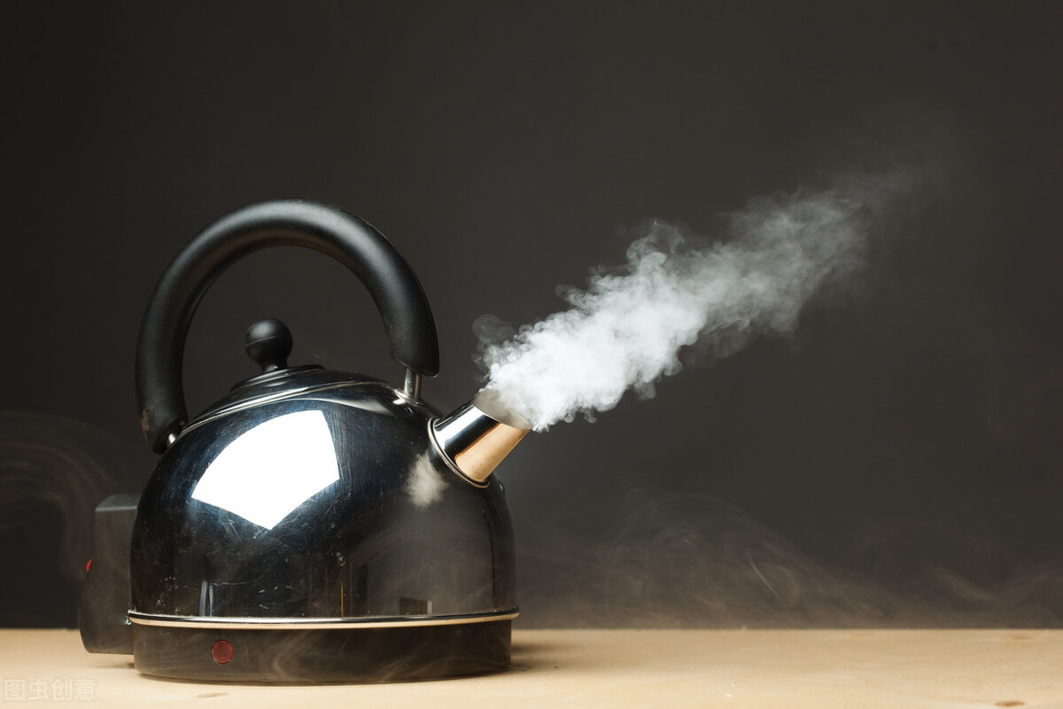 长期喝电热水壶烧的水对身体有害吗？医生忠告：需要注意这3点