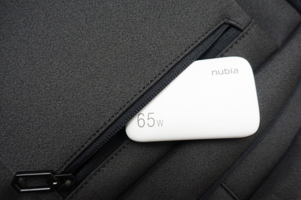 双口超薄氮化镓，轻薄担当！努比亚大白65W超薄氮化镓充电器体验