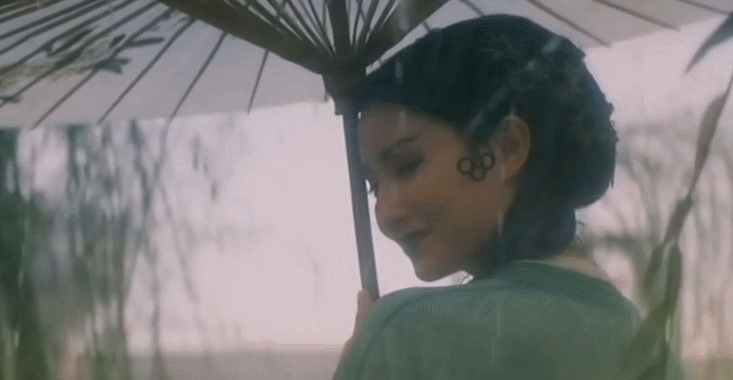 张曼玉一张照片上热搜，竟然有人评论说看不到她的美