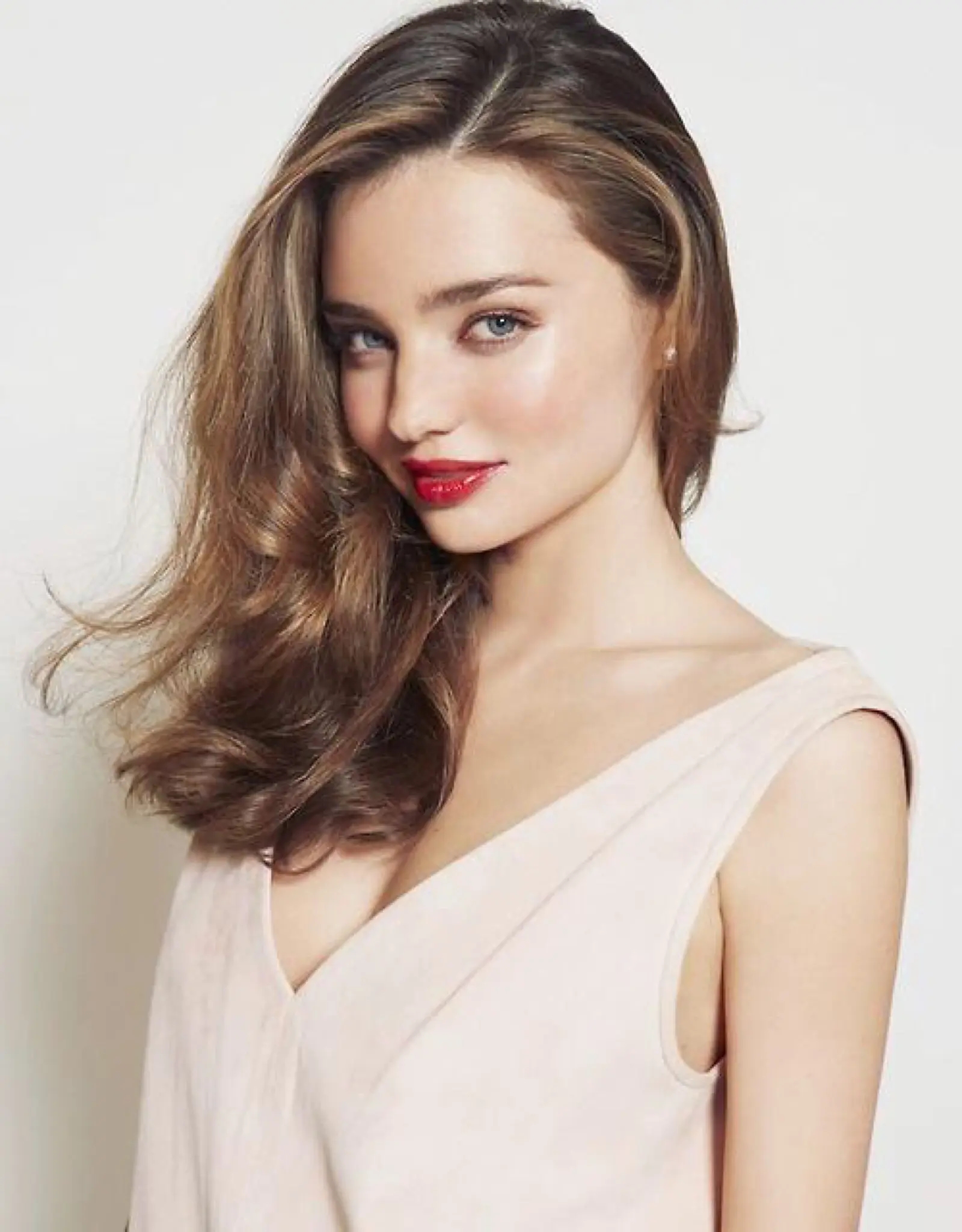米兰达·可儿英文名miranda may kerr,1983年生,澳大利亚人,出演过