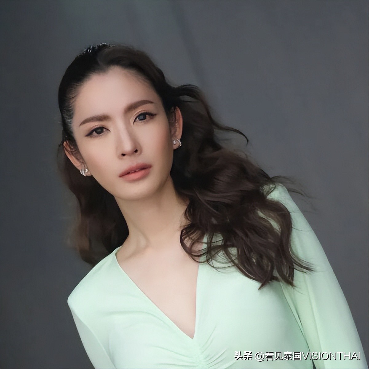 混血泰星才吃香？这几位纯泰血统艺人堪称泰国之光