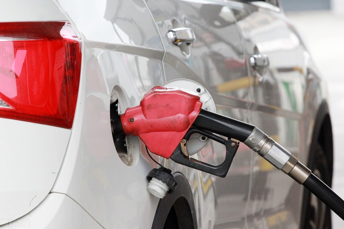 油价调整消息：今天3月15日，调整后全国92、95号汽油、柴油限价
