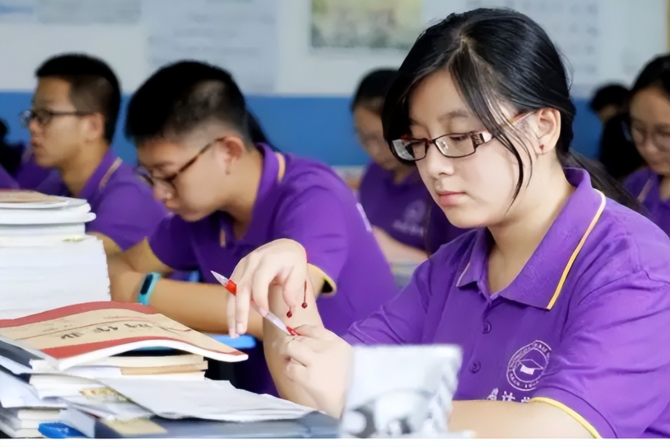 上大学后才懂得，高考上大专和走单招区别有多大，学生可别选错了