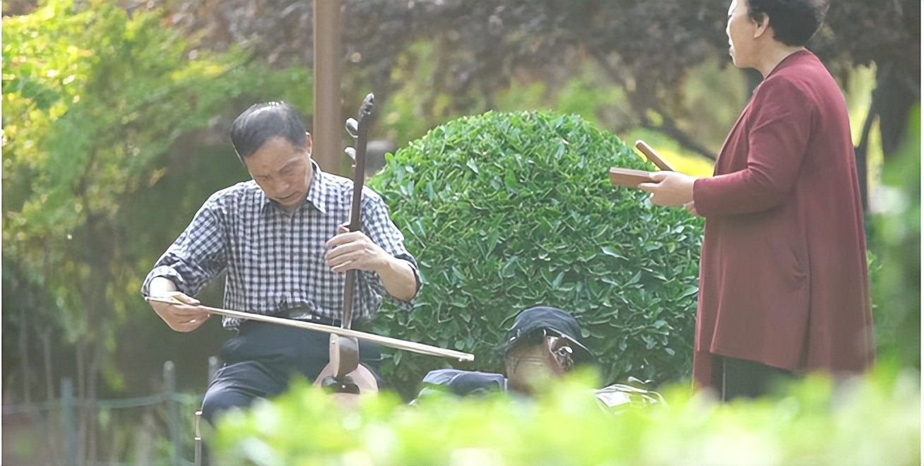 儿子北漂当流浪歌手，却失联19年，敦煌母亲为寻子做整形手术