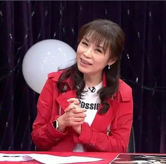 周子寒:一首《吻和泪》让她爆红,为何在她的事业巅峰退出歌坛?