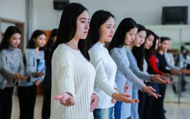 考生注意了，这10大专业毕业后“薪资”低，其中有临床医学专业