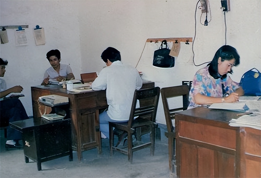 女学霸712分考入人大，毕业后嫁入农村生育六个孩子，靠低保度日