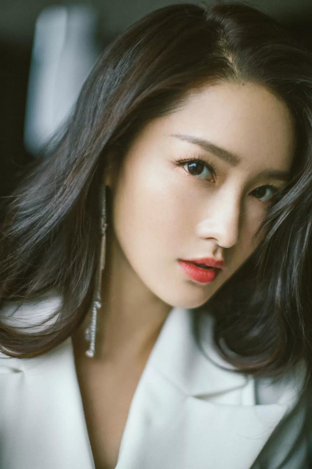 李沁：清纯甜美，优雅灵动，温婉迷人