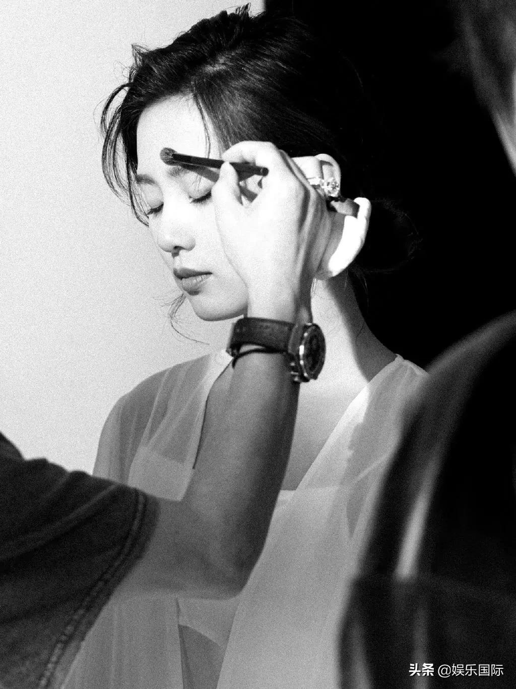 刘诗诗黑白色系花絮照释出 颜值抗打气质好