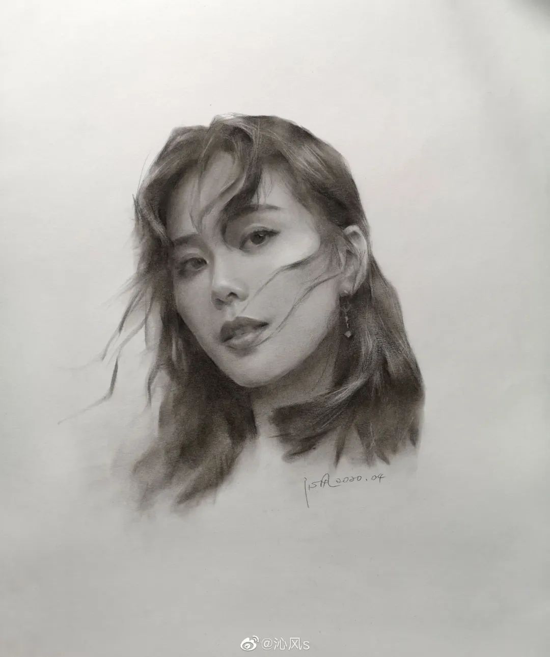 画皮画骨难画魂，她用木炭把明星画活了，王一博鞠婧祎眼神看醉了