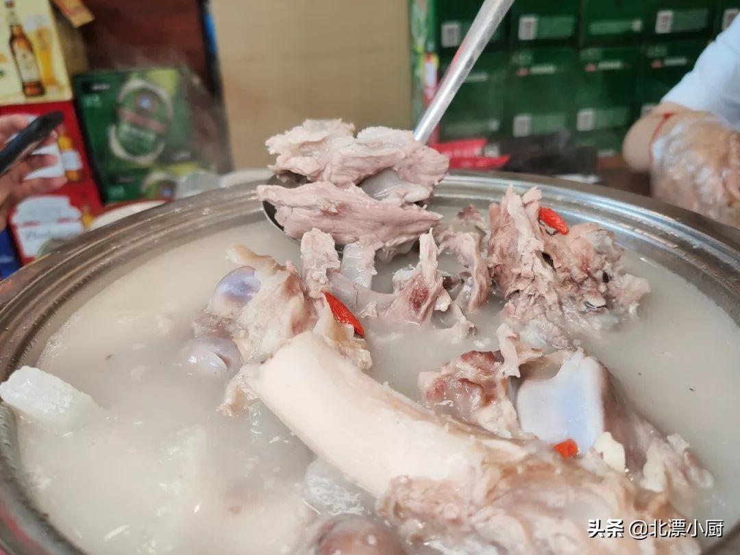 炖羊肉用料太多，难怪不好吃！只需2样料，羊肉鲜嫩，汤也美味