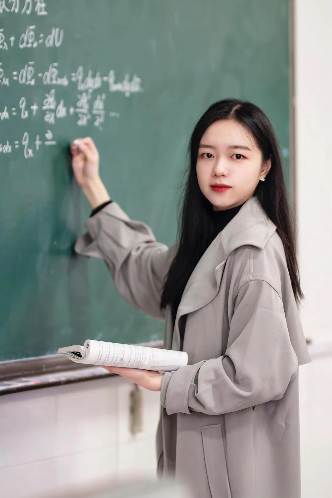 湖南科大再现“女神级”学霸，低调保研清华，在学校一鸣惊人