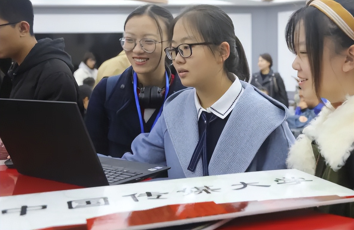 人民日报2022拟聘名单流出,清一色国内外名校生,普本生心情复杂