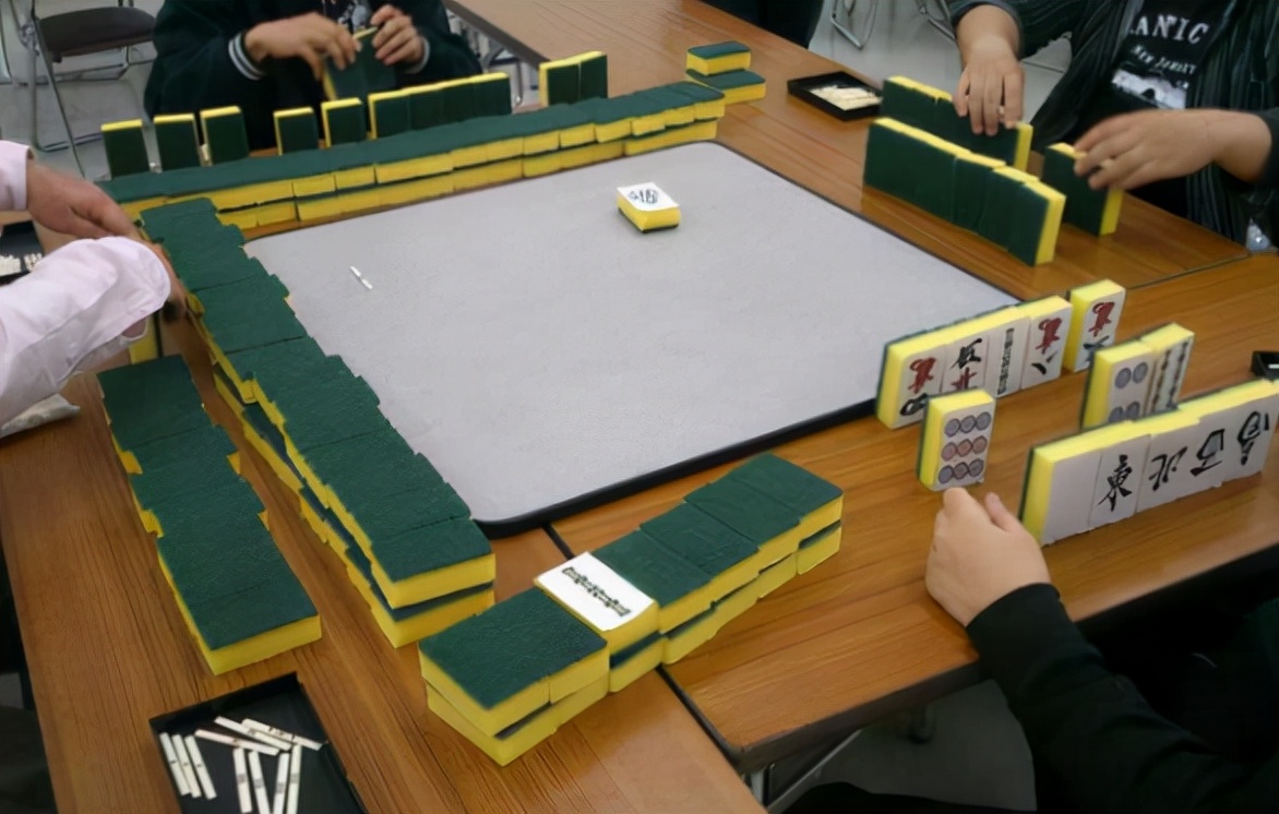 大学生宿舍“神操作”，一个比一个优秀，网友：宿舍果然卧虎藏龙