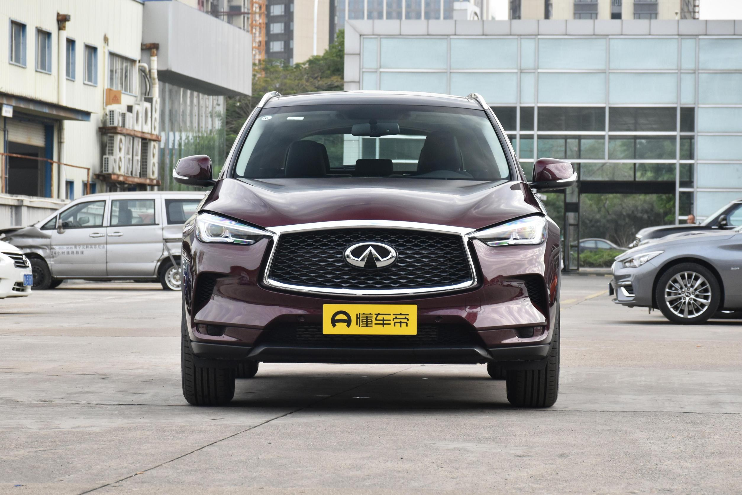 外观时尚，油耗低至7.7L，起售33.38万元，静态体验英菲尼迪QX50