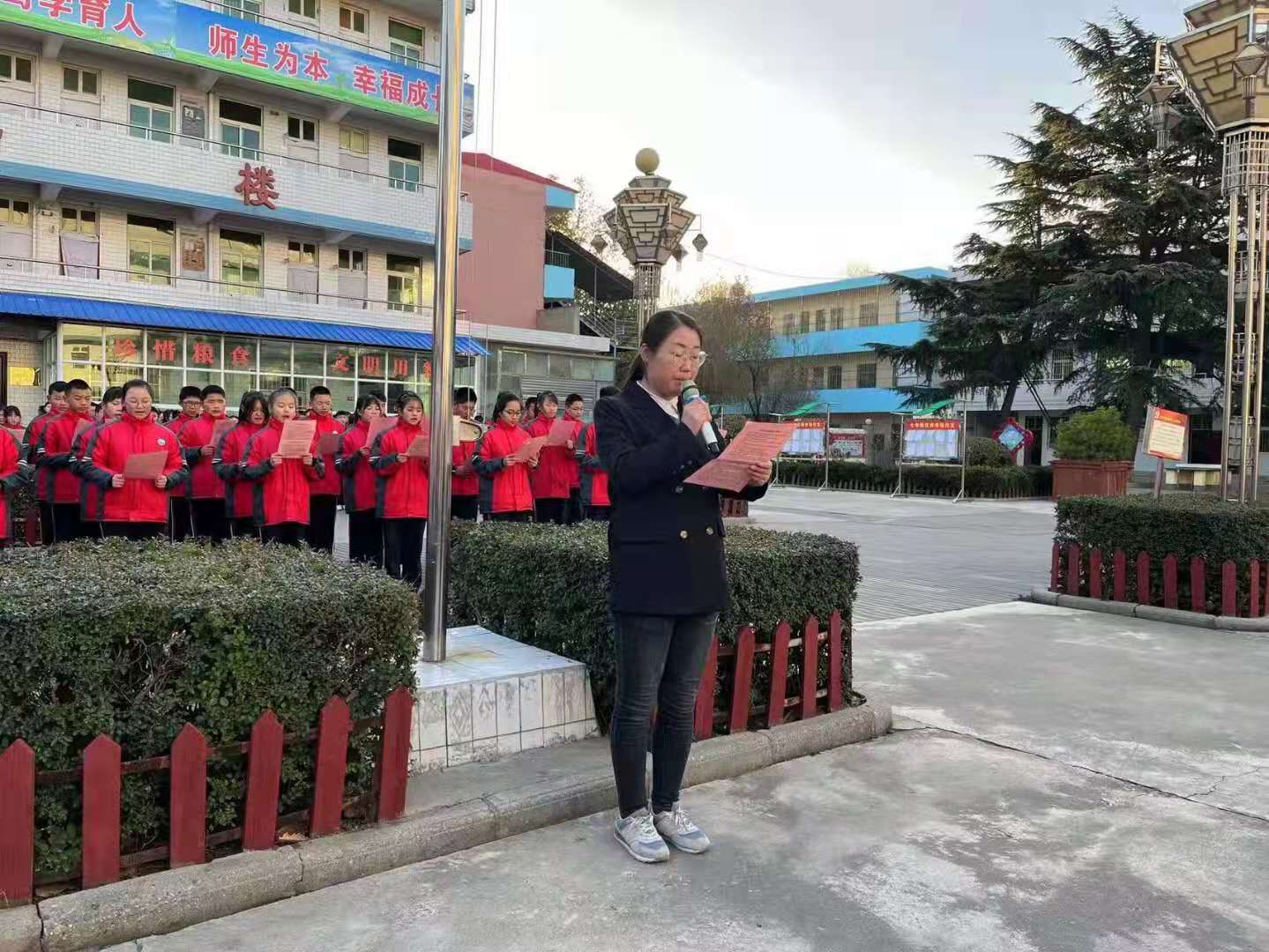 南阳李义东：宋馨妈妈的《青少年人生格言》指引孩子们前进的方向