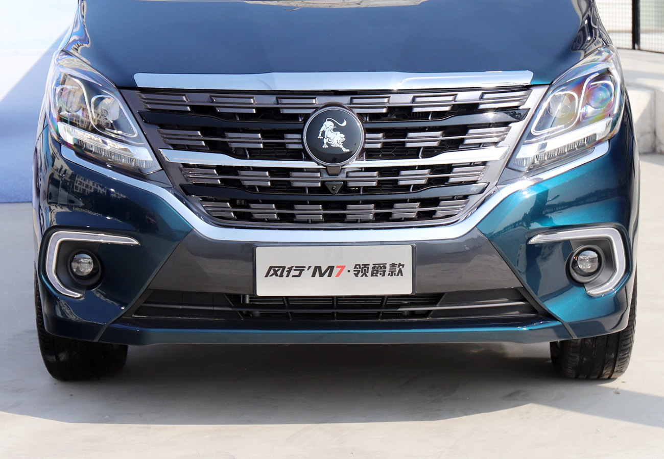 东风7座轿车东风风神商务车七座