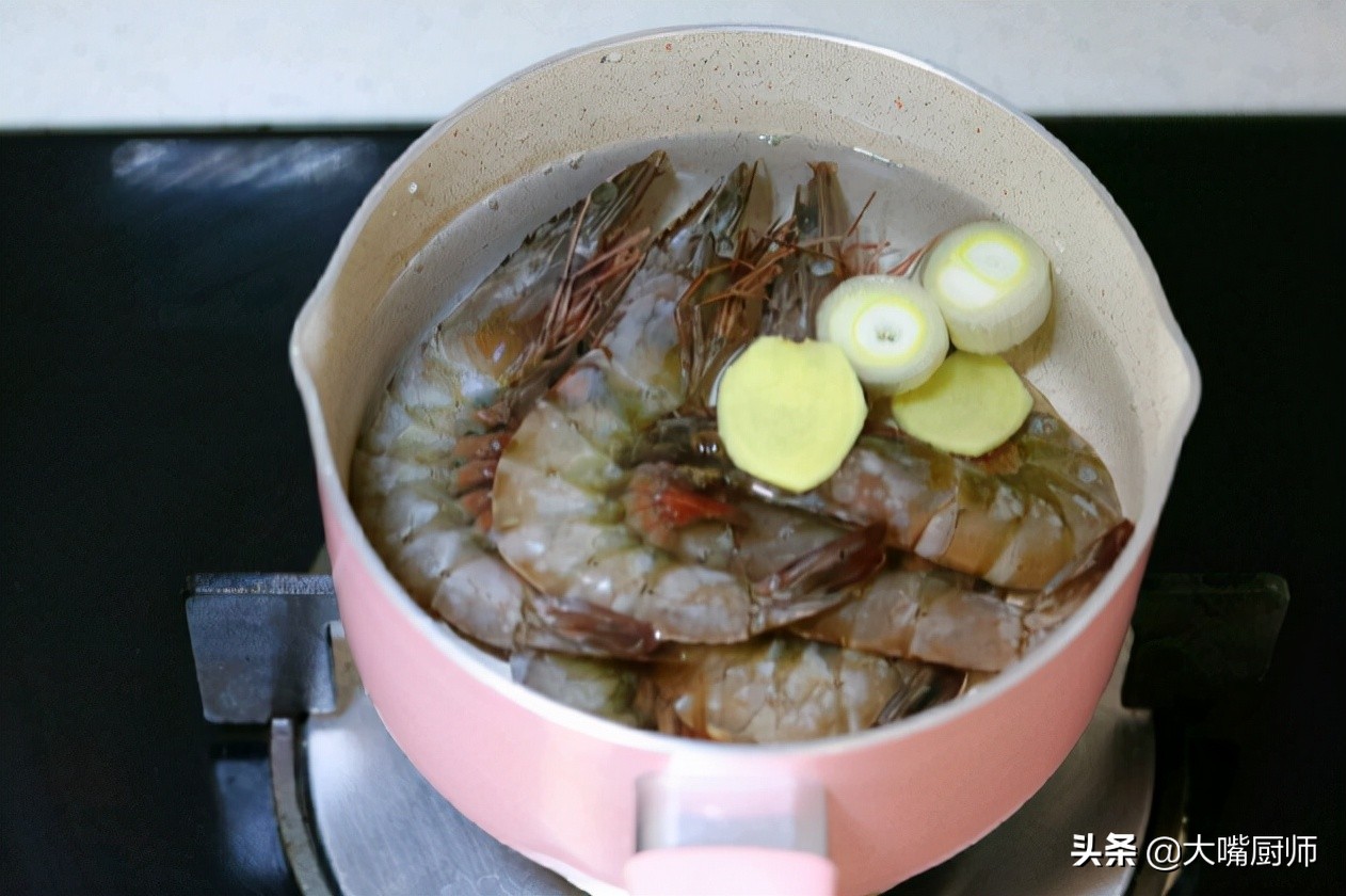 怎么煮虾才好吃又简单（厨师教你4招虾肉又香又嫩没腥味）