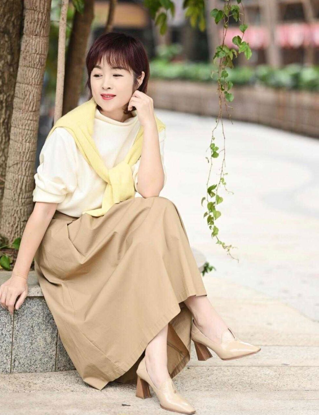 建议上了年纪的女人：衣服不艳、裤子不紧、鞋跟不高，优雅又体面