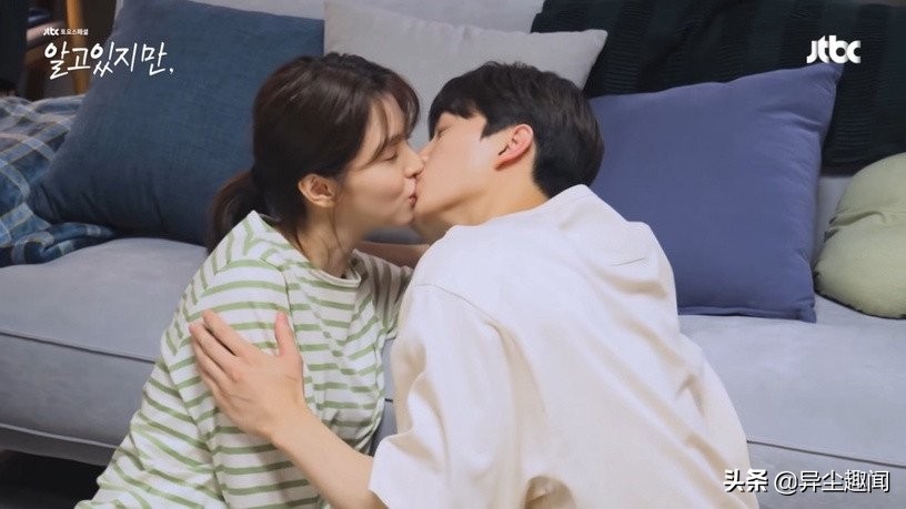 韩剧高甜吻戏幕后！《僵尸校园》班长秀赫吻17次