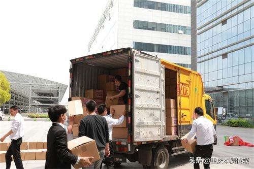 绿叶调配米、面、蔬菜生活物资驰援上海虹口区