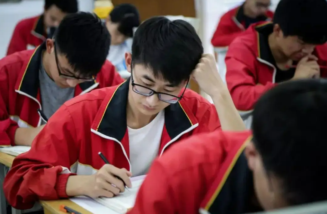 在中国考上“一本”意味着什么？家长感慨：高考真的可以改变人生