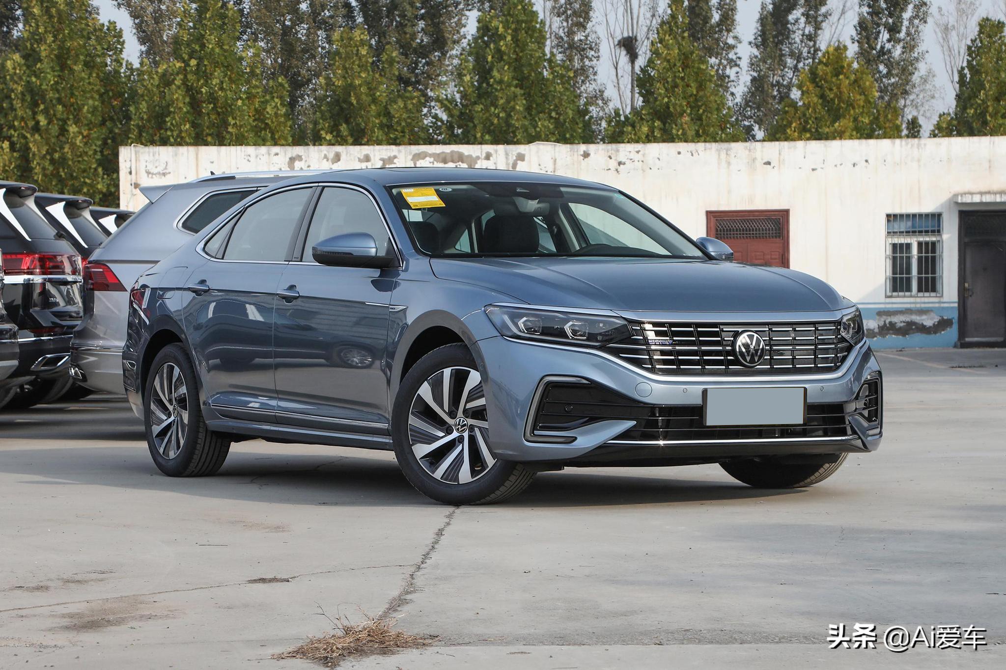 1.4L油耗增压，德系长轴距大家轿，车价不错档次不低，帕萨特PHEV