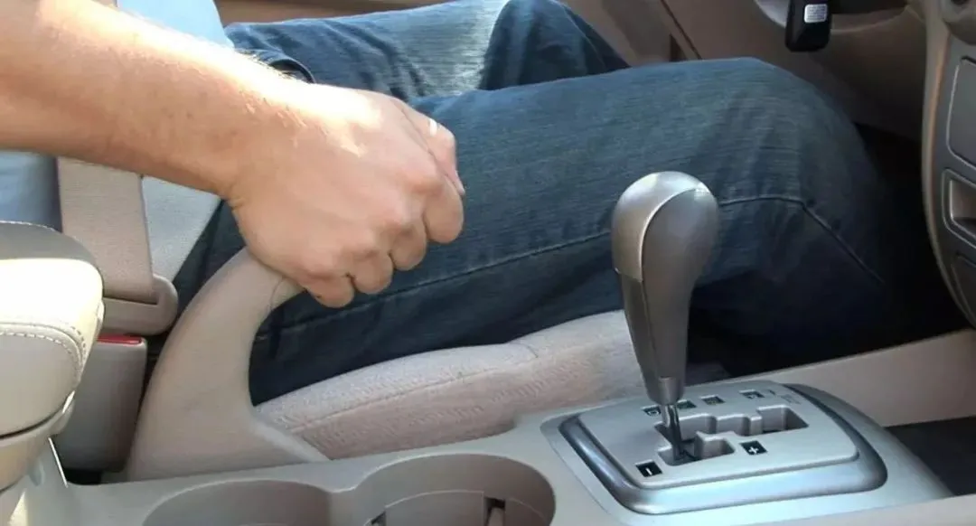 一司机意外将自己撞成伤残住院24天！保险公司到底该不该赔？