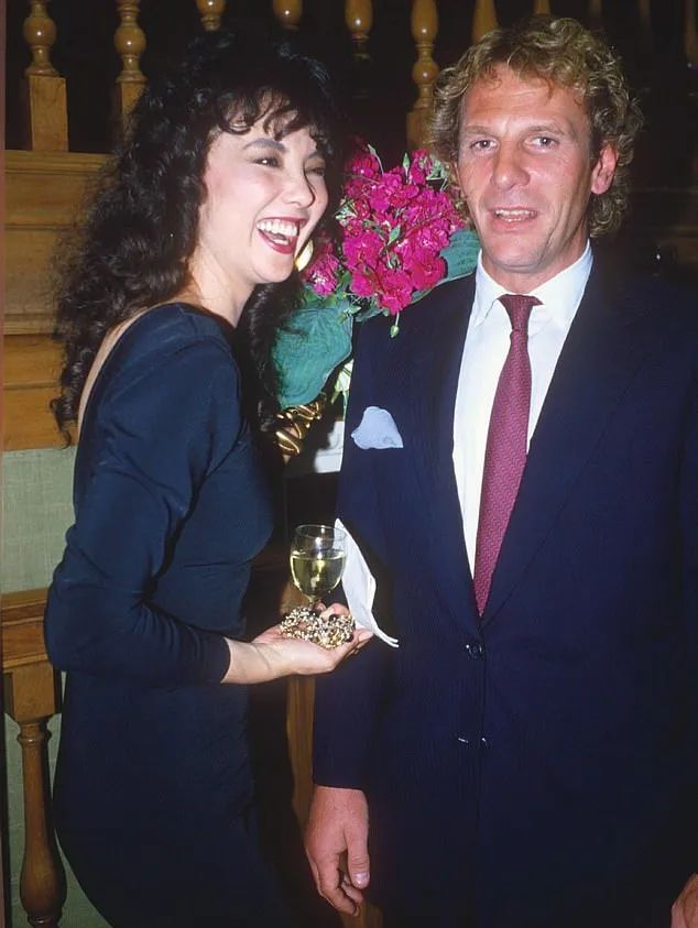 混血超模宣布已破产，计划去超市当收银员