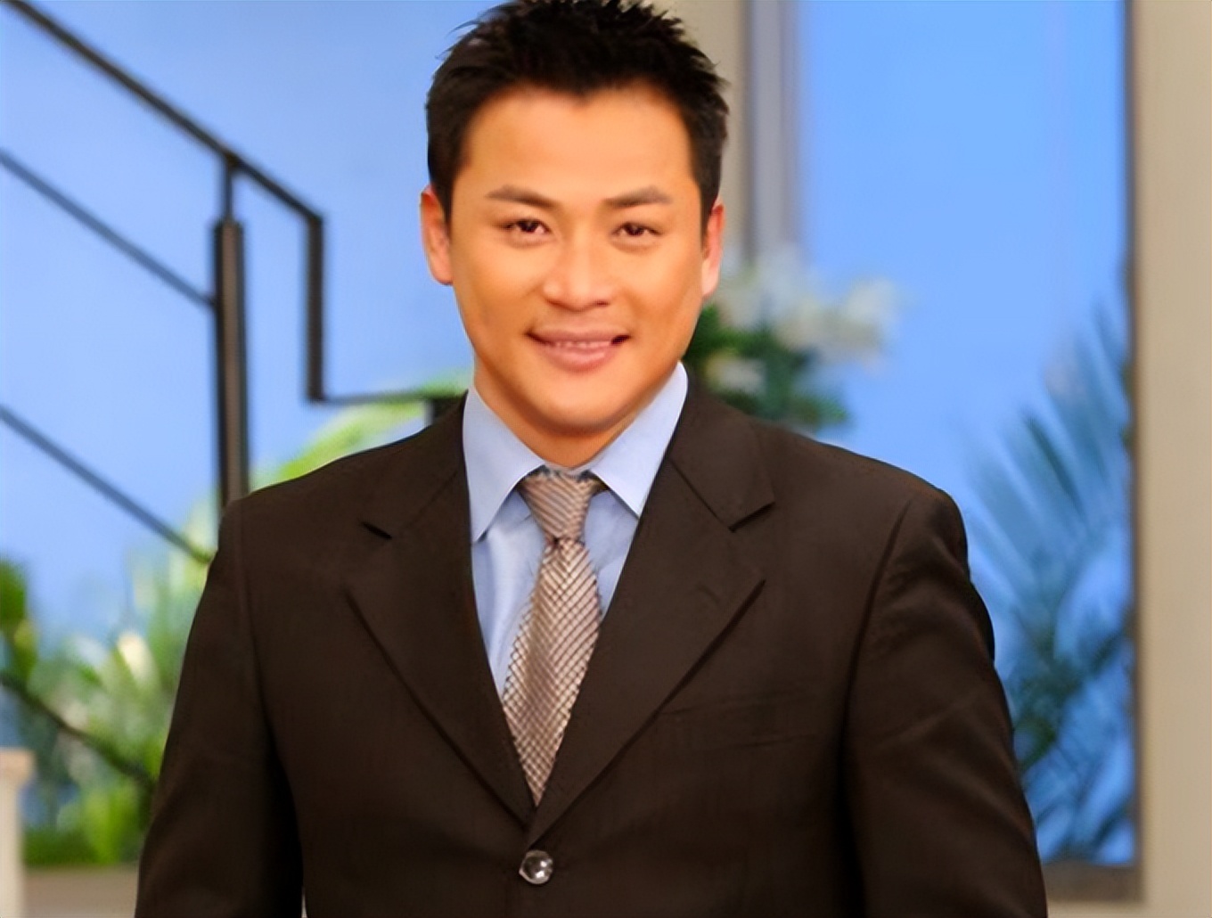 江宏恩与妻子秀恩爱！51岁身材健硕，渴望当爸但结婚5年仍无子女