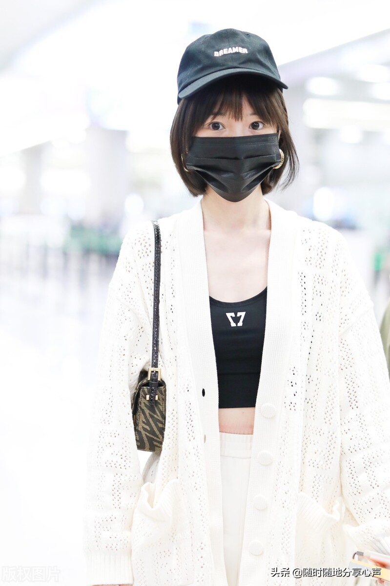 毛晓彤穿搭风格独特