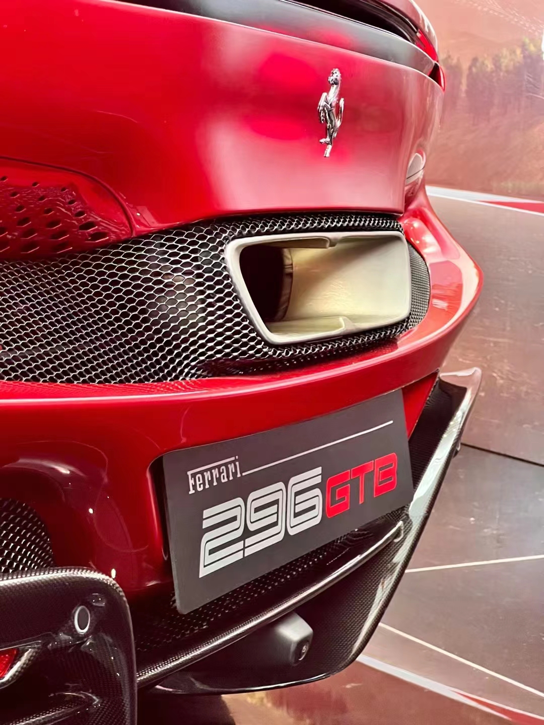 法拉利296 GTB开启全新V6时代 诠释“驾趣·新玩「法」”