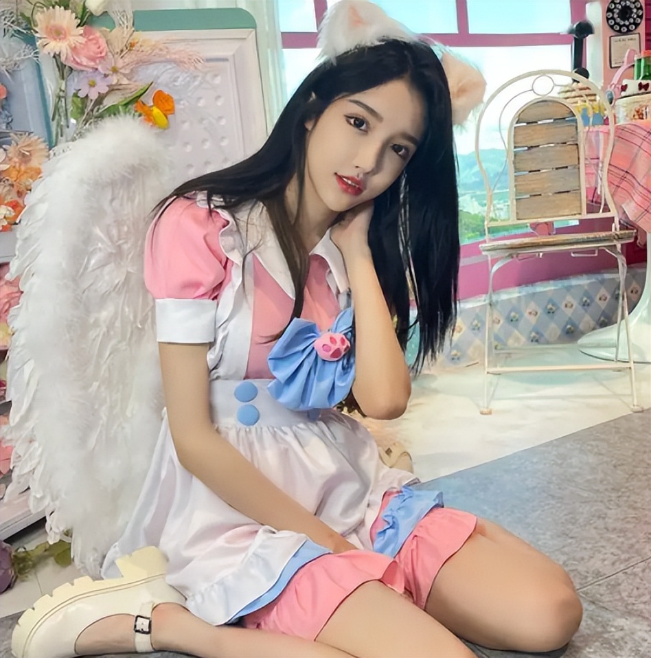 男子着迷Coser女主 后男扮女装入圈只为一张签名海报！-哪边嗨