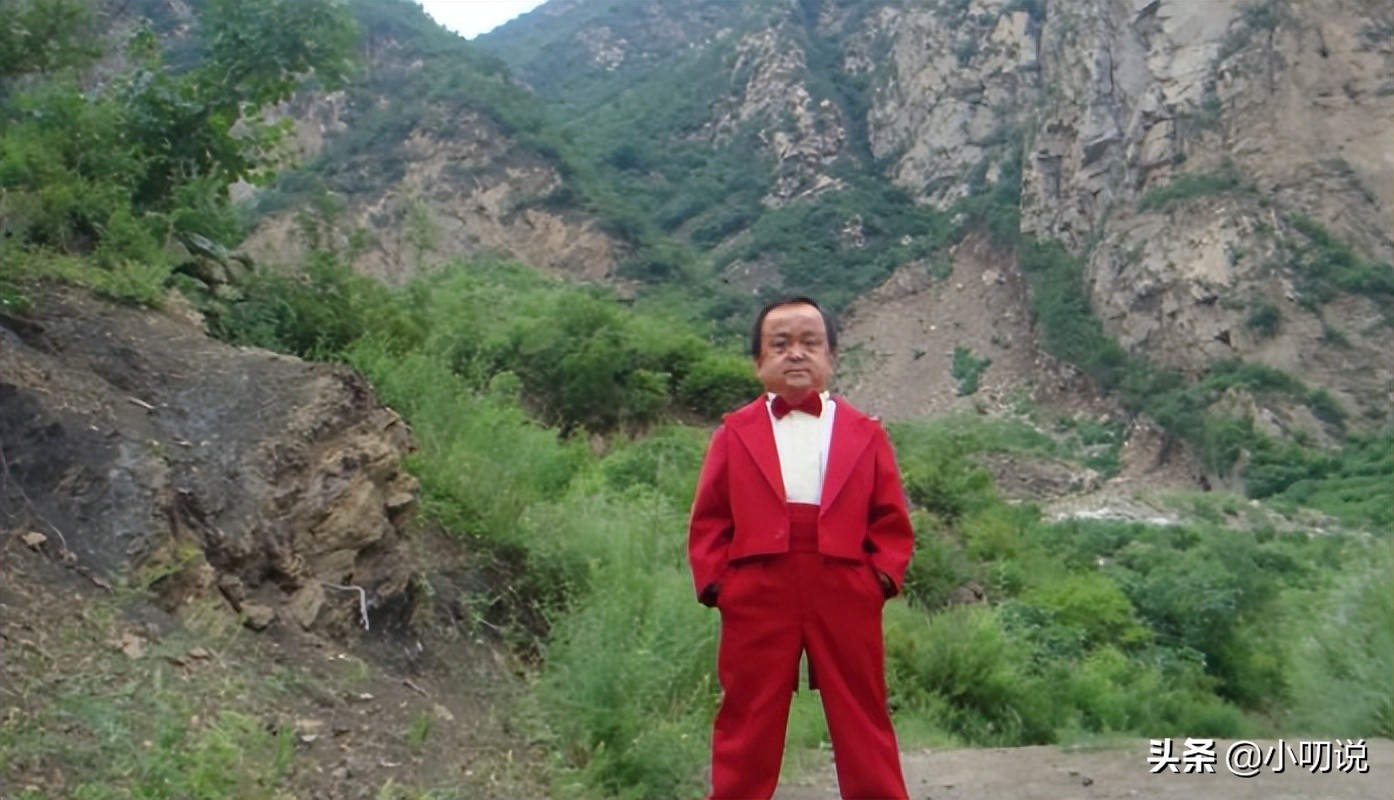 身高1.15米的张伸：44岁娶娇妻后被抛弃，无戏可拍靠小超市为生