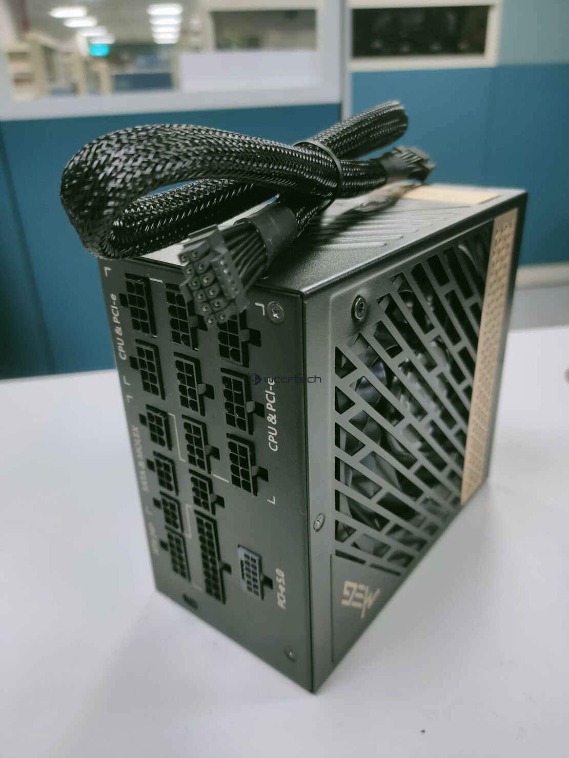 微星新款 1300W 电源曝光：支持 ATX 3.0，配备全新 16pin 接口